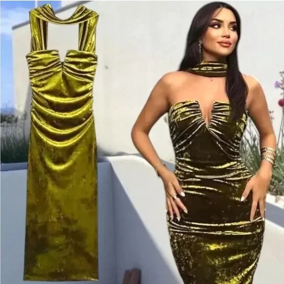 Zara green velvet midi dress with a V-neckline - Picture 2 of 9